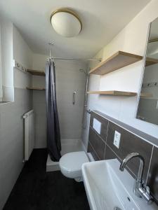 Koupelna v ubytování Birkenhain 2a - Lastering Ferienhäuser & Apartments