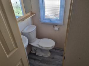 Imagem da galeria de Pg 35 2 BED DELUX ON THE GOLDEN PALM CHAPEL ST LEONARDS em Chapel Saint Leonards mais 4 fotografias