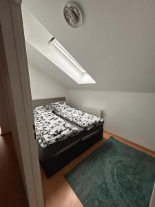 Gemütliche Unterkunft in Pottendorf客房内的一张或多张床位