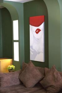 a living room with a painting of a woman with red lipstick at Park 12 in Kavaklıdere +2 photos