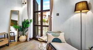Posezení v ubytování Beautifully decorated Apartment Alambra, with Coast and Sunset Views, Aphrodite Hills