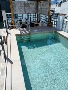 The swimming pool at or close to Apartamento Cerro De Las Salinas