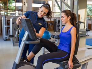 two women riding on a treadmill in a gym at Kurotel Centro Contemporâneo de Saúde e Bem Estar in Gramado