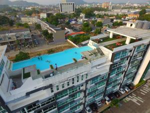 Bazén v ubytování Modern Thai Suites nebo v jeho okolí
