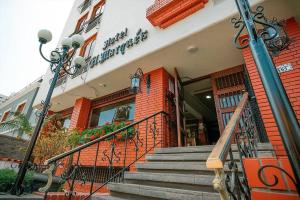 A fachada ou entrada em Hotel El Marqués