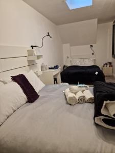 Ένα ή περισσότερα κρεβάτια σε δωμάτιο στο Aunty Katie's Budget Rooms, 2 miles from City Centre, Free Continental Breakfast