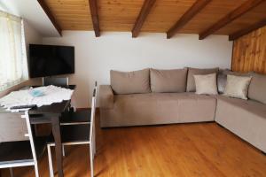 a living room with a couch and a table at Guesthouse Aloe in Berat