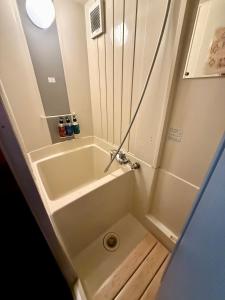Un baño de Hostel Mundo 34 fotos más