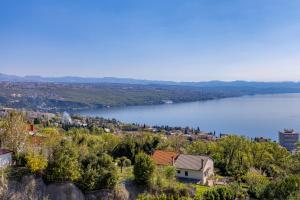 vista sul lago da una collina di Villa Mistral Opatija, five star exclusive retreat, gated community a Opatija Altre 78 foto