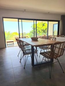 Foto sihtkohas Tamarin asuva majutusasutuse Superbe appartement avec vue mer et montagnes. galeriist
