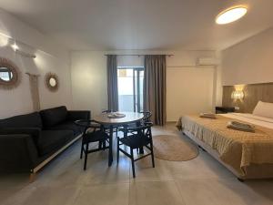 Ένα ή περισσότερα κρεβάτια σε δωμάτιο στο Anfi Suites