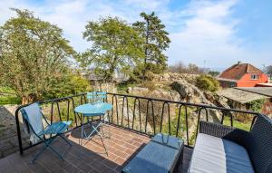 Awesome Home In Allinge With Wifi的阳台或露台