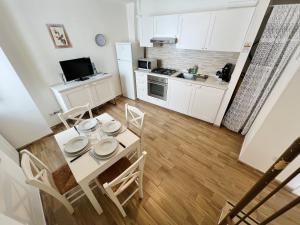 a kitchen and dining room with a table and chairs at La Chianca in Putignano