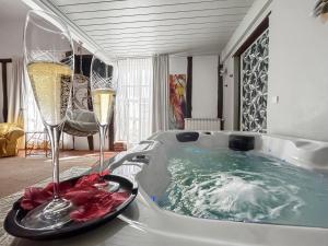 Φωτογραφία από το άλμπουμ του Studio de charme 70m2, Jacuzzi et Piscine Partagée σε Verfeil