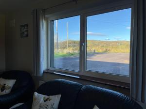 Posezení v ubytování Honeybee Cottage Valentia by Trident Holiday Homes