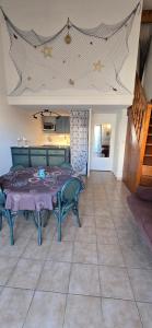 Posedenie v ubytovaní LAVANDINES I Joli T3 villa mitoyenne piscine proche plage Rochelongue Cap d'Agde