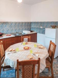 Kuchyň nebo kuchyňský kout v ubytování Apartmani Branko