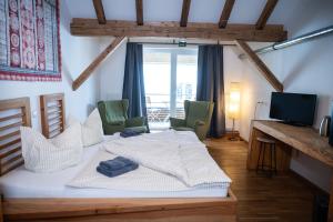 Postel nebo postele na pokoji v ubytování Alte Kass Hotel & Kaffeehaus
