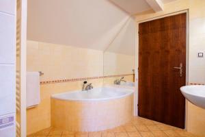 Łazienka w obiekcie Wellness Hotel Gondola