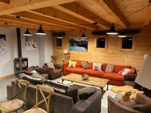 Χώρος καθιστικού στο Magnifique Chalet CLEMALOU très grand confort 14-15 pers avec jacuzzi