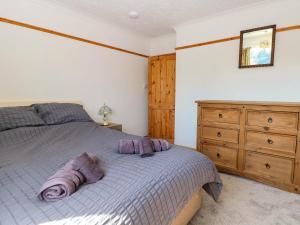 Una cama o camas en una habitación de Cedar View