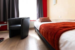 Postel nebo postele na pokoji v ubytování Hotel Cheval De Bronze