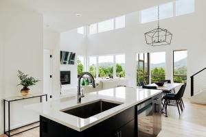 Φωτογραφία από το άλμπουμ του Serenity Now 4br Fall Retreat Deck Fireplace σε Young Harris