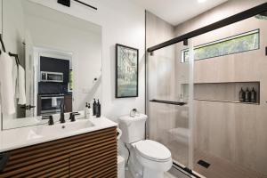 Φωτογραφία από το άλμπουμ του Viking Hut Modern Forest Hideaway Fall Dogs σε Young Harris +23 φωτογραφίες