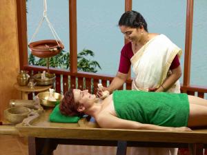 入住The Raviz Kadavu, Kozhikode的客人