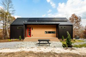 Φωτογραφία από το άλμπουμ του Wildcat Modern - 2br Firepit, Deck Dog Friendly σε Young Harris