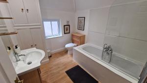 Koupelna v ubytování Cosy home Nottingham The Park City centre free parking + 31 fotografií