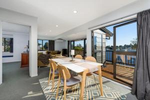 Et opholdsområde på Beach Base - The Mount + 9 billeder