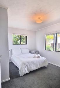 En eller flere senge i et værelse på Beach Base - The Mount