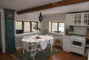 Η κουζίνα ή μικρή κουζίνα στο Charming timber house in the Stockholm Archipelago +15 φωτογραφίες