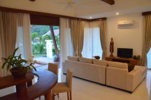 Gallery image of Cominsia Lodge in Kep