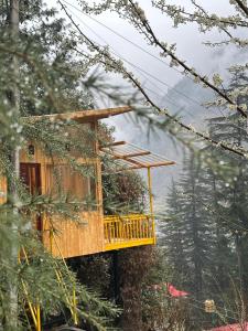Un paisaje natural cerca del chalet de montaña
