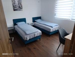 Ένα ή περισσότερα κρεβάτια σε δωμάτιο στο Apartmani 3M