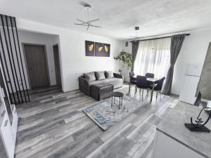 a living room with a couch and a table at ROA Residence - premium apartments in Ploieşti