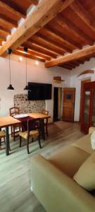 TV a/nebo společenská místnost v ubytování Casa del borgo