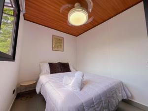 Ліжко або ліжка в номері Monarca's Rural Container Studio