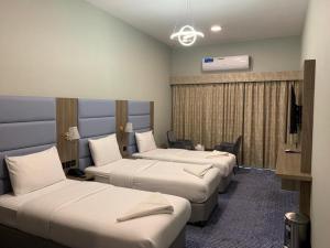 Postel nebo postele na pokoji v ubytování Silver Sand Hotel