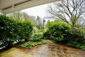 a garden with bushes and a walkway at Wohnung Aurora im Haus Nautilus in Wangerooge