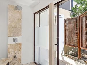 Foto dalla galleria di Blue Iguana, steps from the beach Playa Langosta a Tamarindo