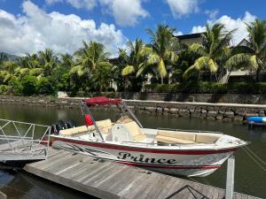 a boat is docked at a dock in the water at studio maryphil in Saint-Martin