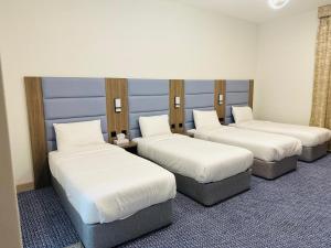 Postel nebo postele na pokoji v ubytování Silver Sand Hotel