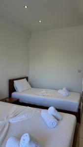 Postel nebo postele na pokoji v ubytování Enelia Apartments