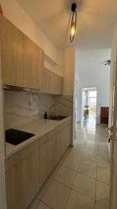 Kuchyň nebo kuchyňský kout v ubytování Enelia Apartments + 37 fotografií
