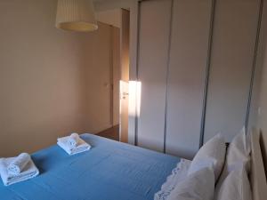 Cama ou camas em um quarto em Alojamento Calypso