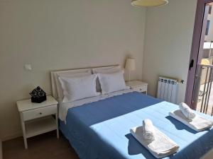Cama ou camas em um quarto em Alojamento Calypso