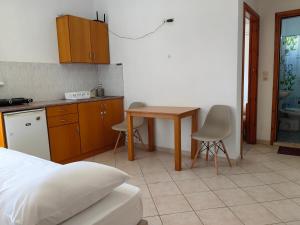 Køkken eller tekøkken på Irene Sunny Corner Apartment